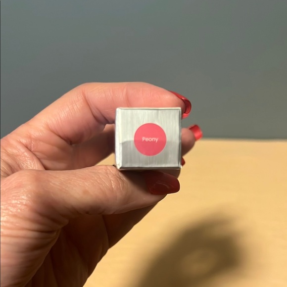 Lip Aura Tinted Lip Oil - Picture 4 of 6